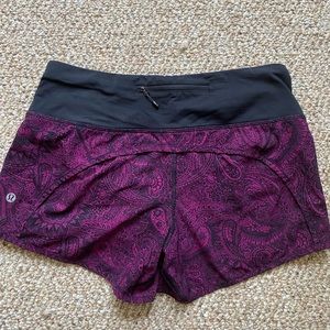 Lululemon running shorts with liner black/magenta